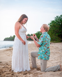Proposing on one knee to his wife to be on the beach